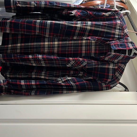 Man’s shirt - Picture 1 of 2